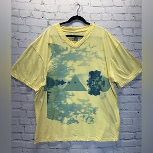Brooklyn Xpress brand yellow V-neck T-shirt with abstract graphic, size 4XL